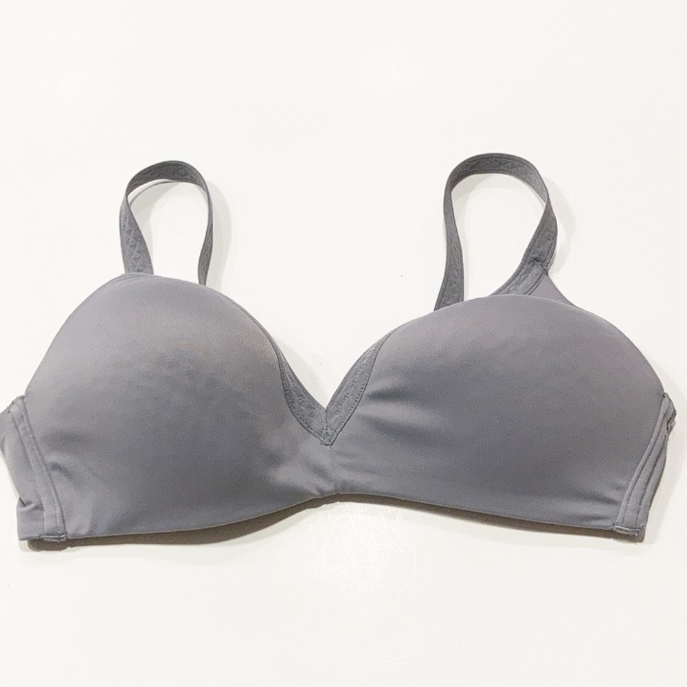 34B Warner’s gray no wire cup bra